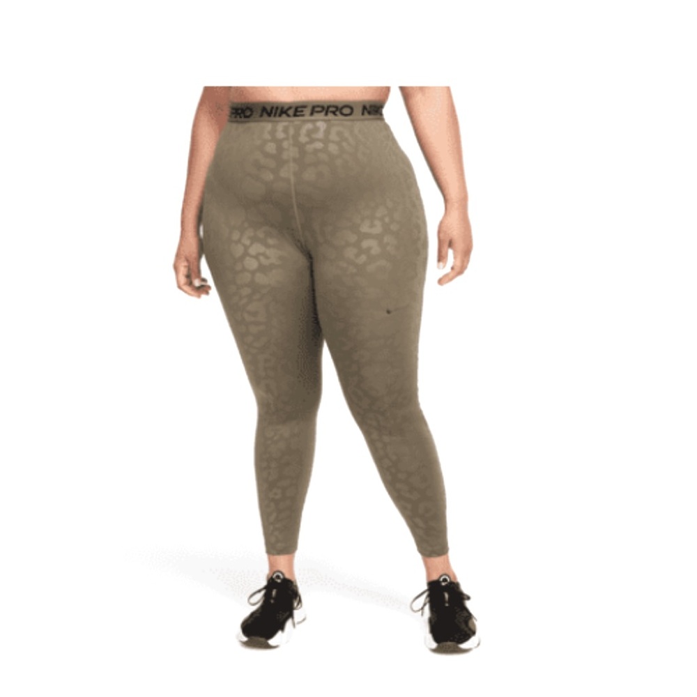 Nike Pro Dri-Fit Medium Olive/ Cheetah print High waisted, 7/8 leggings
